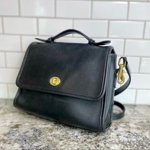 Vintage COACH 9870
Classic Court Black Bag